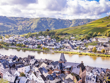 View from the Zeller Schwarze Katz themed hiking route of Zell (Mosel) and Kaimt